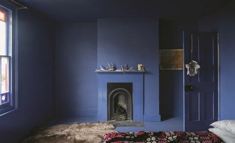 Farrow & Ball Small Spaces - Pitch Blue su tutte le pareti, soffitto e pavimenti