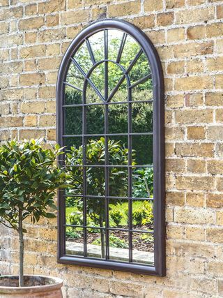 Specchio ad arco in stile finestra da giardino per esterni Fura