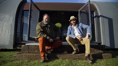 cabine della serie Channel 4 allo stato brado con dick strawbridge e hardie