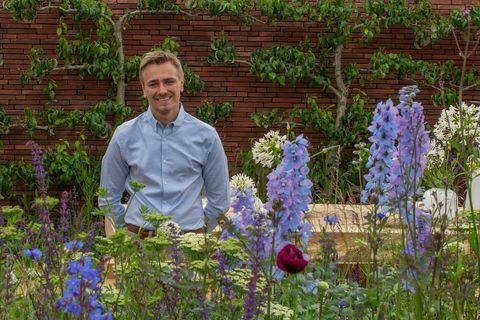 Jamie Butterworth nel suo giardino di Wedgwood al RHS Chatsworth Flower Show.