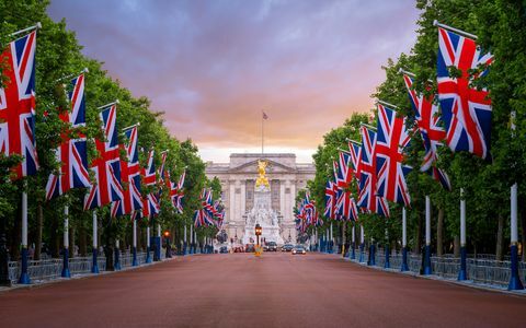 Buckingham Palace, The Mall, Union Flags, Londra, Inghilterra