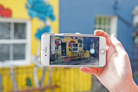 Affordable Art Fair - casa murale sul telefono